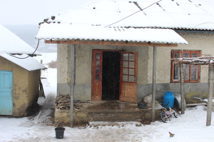 Tragedie în satul Brătuleni. O întreagă familie a murit într-un incendiu care le-a mistuit casa (FOTO)