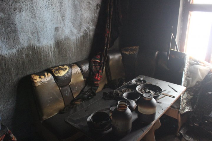 Tragedie în satul Brătuleni. O întreagă familie a murit într-un incendiu care le-a mistuit casa (FOTO)