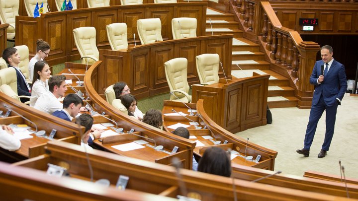 Cunoaște-ți Parlamentul: 24 de elevi din Ungheni, Criuleni, Hâncești și Chișinău și-au testat cunoștințele privind procesul legislativ