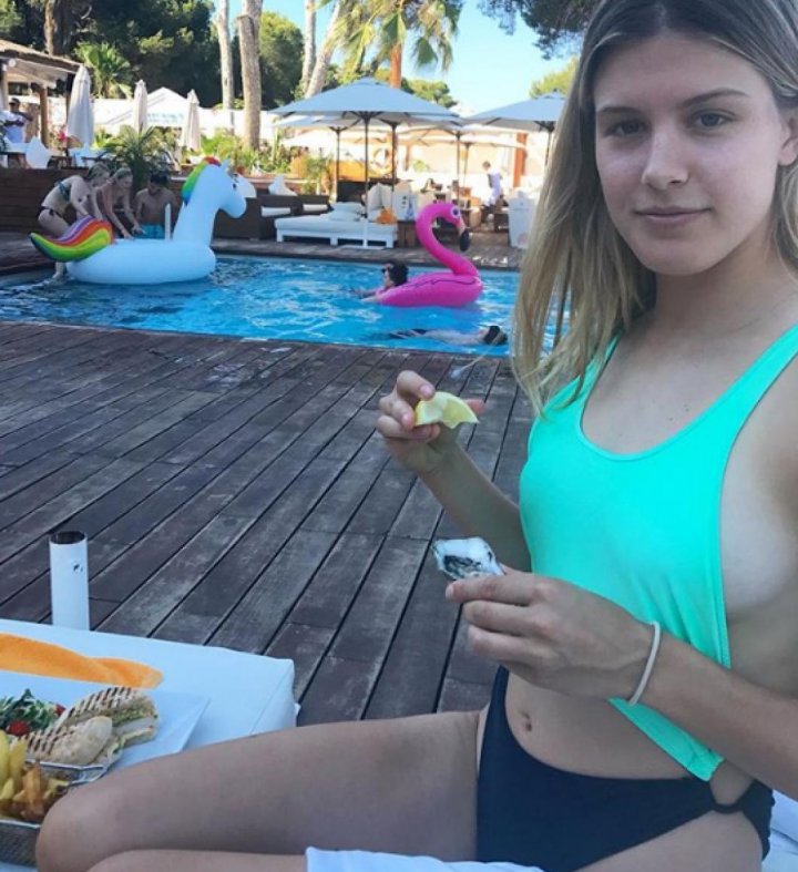 BOUCHARD, IPOSTAZE SEXY. Tenismena canadiană a pozat pe o plajă din Hawaii (GALERIE FOTO)