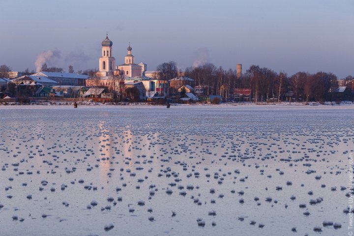 Frumuseţe rară pe un lac din Rusia. IMAGINI CARE ÎŢI TAIE RESPIRAŢIA