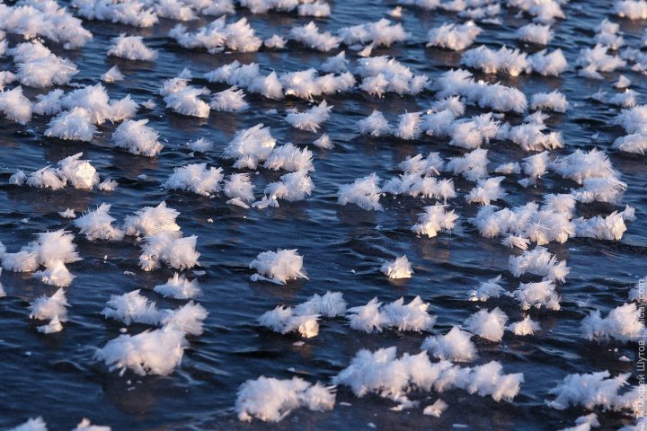 Frumuseţe rară pe un lac din Rusia. IMAGINI CARE ÎŢI TAIE RESPIRAŢIA