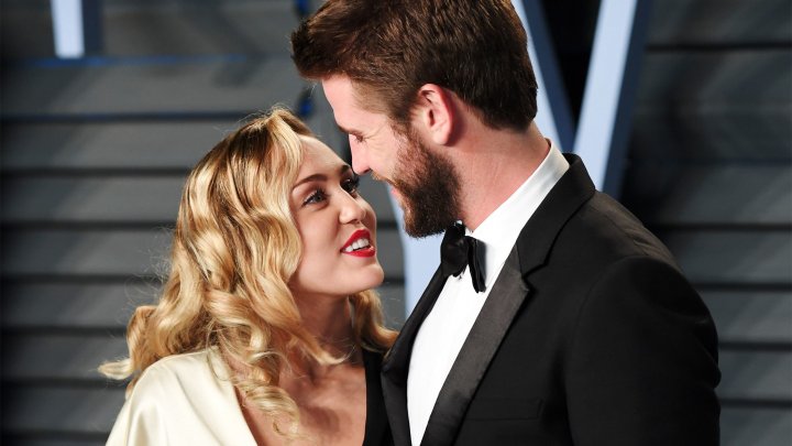 Cântăreaţa Miley Cyrus s-a căsătorit cu iubitul ei, actorul australian Liam Hemsworth