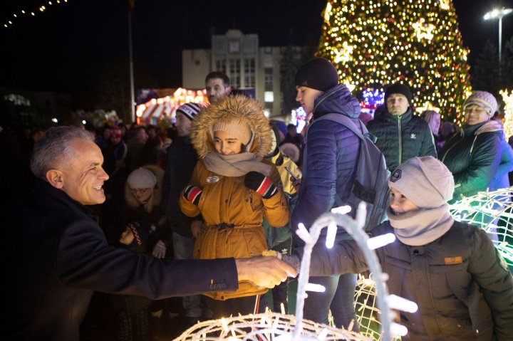 Vlad Plahotniuc, la Orăşelul de Crăciun din Nisporeni: Alături de pământenii mei am trăit momente frumoase (FOTO)