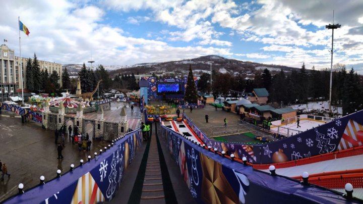 Peisaj de poveste la Nisporeni: A fost inaugurat Orăşelul de Crăciun. Ce surprize îi aşteaptă pe vizitatori (VIDEO)