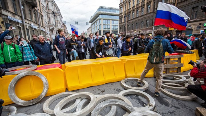 Rusia va pedepsi cu închisoare implicarea minorilor în manifestaţii