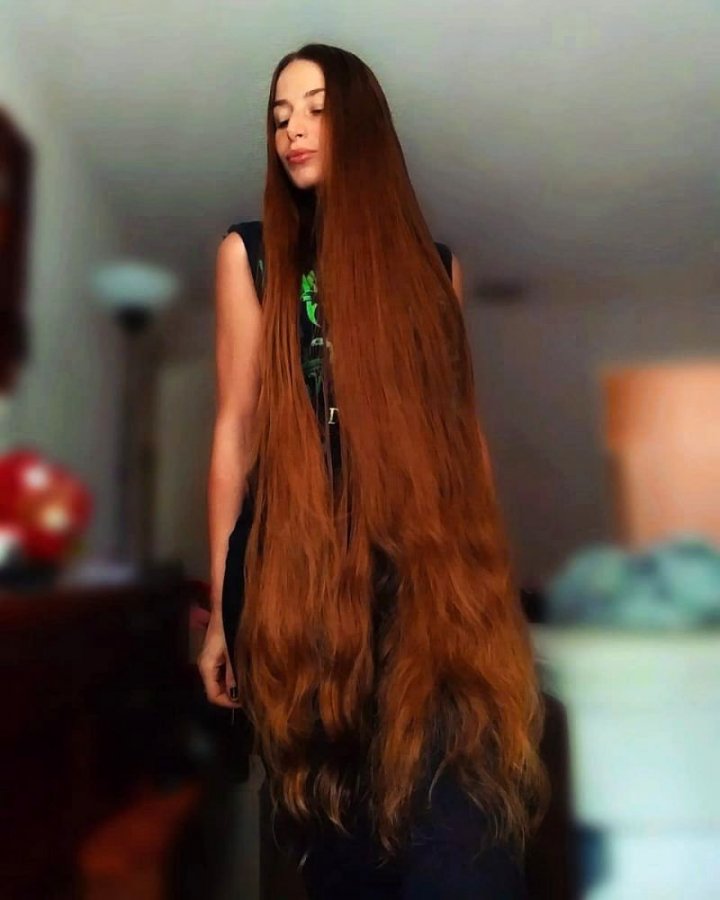 Nu s-a tuns NICIODATĂ timp de douăzeci de ani. Cum arată Rapunzel din SUA (FOTO)