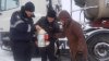 Poliţia de Patrulare alături de şoferii Chişinăului. Ceai cald şi recomandări pe vreme de criză