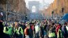 Noi violenţe la protestul vestelor galbene în Paris: Manifestanţii au spart vitrinele mai multor magazine de pe Champs Elysee 