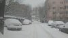 IARNĂ GREA în România: Iaşiul, paralizat de zăpadă, iar în Târgu Jiu oamenii au deszăpezit străzile cu lopata