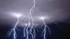 Fenomen meteo neobişnuit! A NINS cu TUNETE şi FULGERE la miez de noapte în România