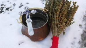 Ajunul de Bobotează: Astăzi se ţine POST, iar în biserici se face AGHEASMA