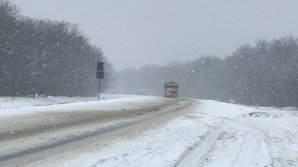 NINGE în mai multe localități din țară. Cum se circulă pe drumurile naționale (FOTO)