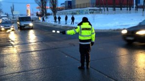Gata cu ambuteiajele! A fost dublat numărul poliţiştilor la dirijarea traficului rutier în cele mai aglomerate intersecții din Capitală