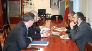 Se va relua proiectul 100 de biblioteci dotate cu carte românească. Igor Şarov a discutat cu colegul său român despre noi perspective de colaborare