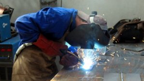 FEMEIE-SUDOR, DASCĂL LA ŞCOALĂ. Eugenia Bublicenco predă discipline tehnice la Şcoala Profesională numărul 3