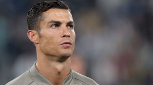 Cristiano Ronaldo, asaltat de copiii săi în timp ce făcea abdomene