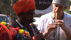 Au dus folclorul moldovenesc tocmai în India. Băieții de la Zdob și Zdub au lansat un videoclip nou