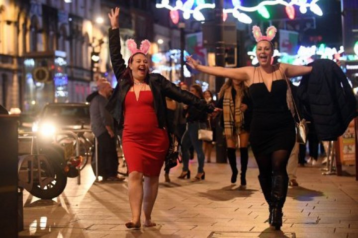 DEZMĂȚ total de Revelion. Femei goale şi tinere făcute pulbere (FOTO)