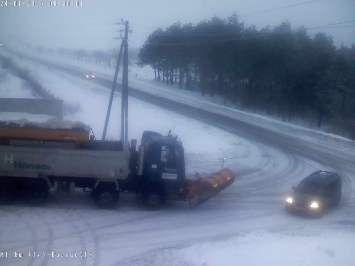 ATENȚIE ȘOFERI! Vremea rea a pus stăpânire pe toată țara. Cum se circulă la această oră pe drumurile naționale (FOTO)