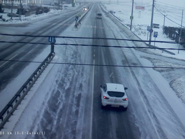 ATENȚIE ȘOFERI! Vremea rea a pus stăpânire pe toată țara. Cum se circulă la această oră pe drumurile naționale (FOTO)