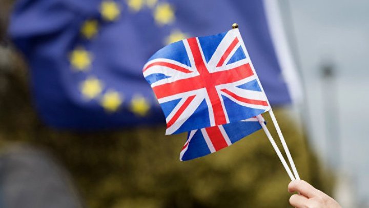 Parlamentarii britanici pregătesc o moţiune pentru a amâna BREXITUL