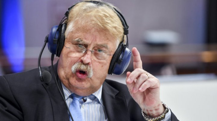 SCANDAL CU IZ DE ÎNȘELĂCIUNE. Eurodeputatul Elmar Brok lua bani de la cei care vizitau Parlamentul European