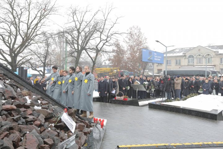 Victimele Holocaustului, comemorate în cadrul unui miting-recviem (FOTO)