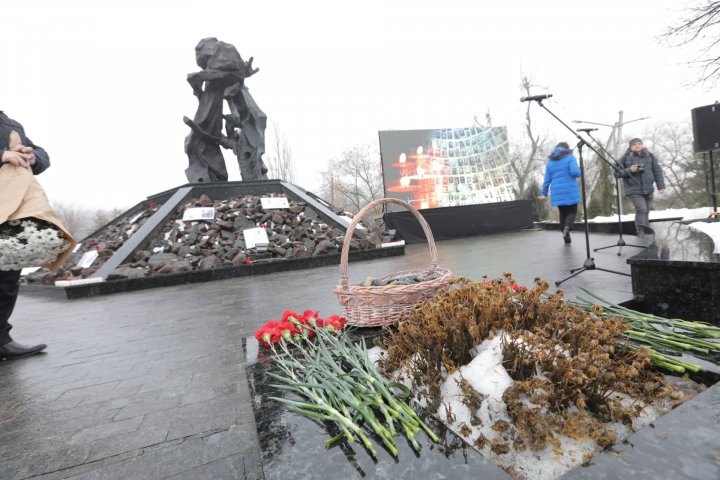 Victimele Holocaustului, comemorate în cadrul unui miting-recviem (FOTO)