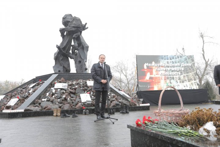 Victimele Holocaustului, comemorate în cadrul unui miting-recviem (FOTO)