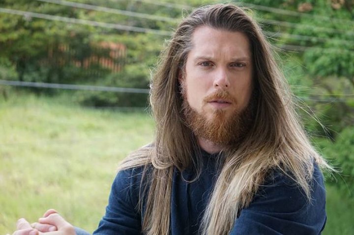 HOT! Galerie foto ce demonstrează că PĂRUL LUNG transformă orice bărbat într-un tip irezistibil