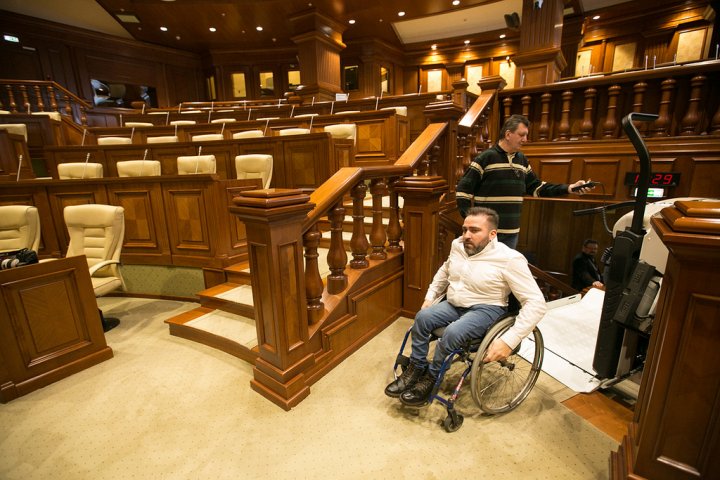 Tineri cu dizabilități, susținuți de Președintele Parlamentului. De ce surprize au avut parte (FOTO)