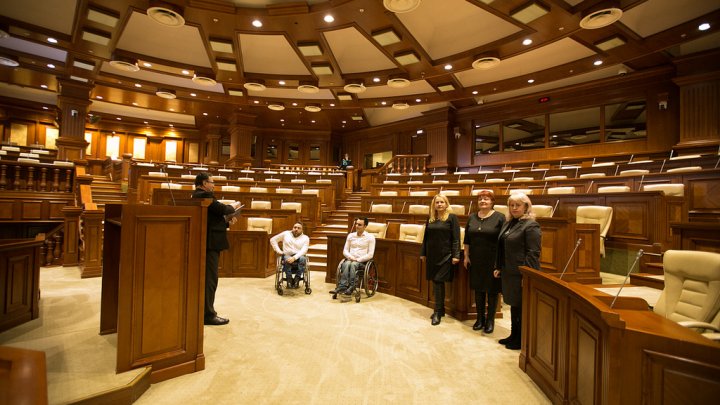 Tineri cu dizabilități, susținuți de Președintele Parlamentului. De ce surprize au avut parte (FOTO)