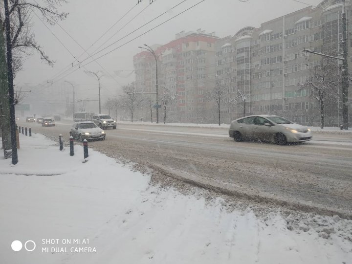 Atenţie, NINSOARE ABUNDENTĂ! Cum se circulă pe drumurile naţionale 