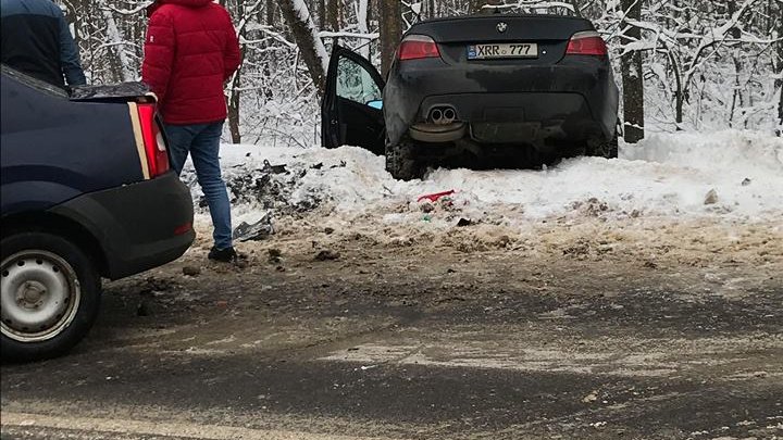 Accident grav pe traseul Chișinău-Hîncești cu implicarea unui BMW: Sunt răniți (FOTO)