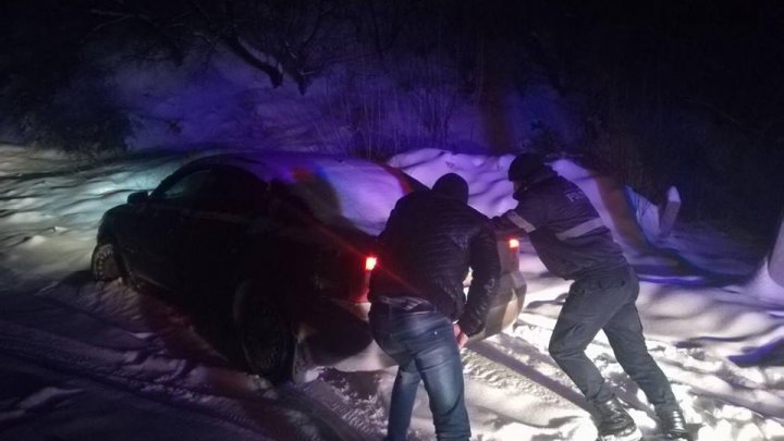 VREME REA ÎN ȚARĂ. Multe accidente și persoane rănite. 152 de echipaje de poliție și peste 350 de inspectori activează în regim sporit