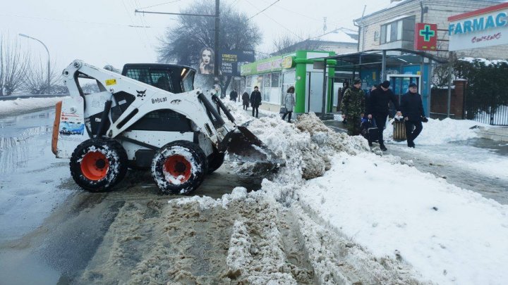 Situația în Chișinău, ca urmare a ninsorii abundente: Străzile sunt practicabile (FOTO)