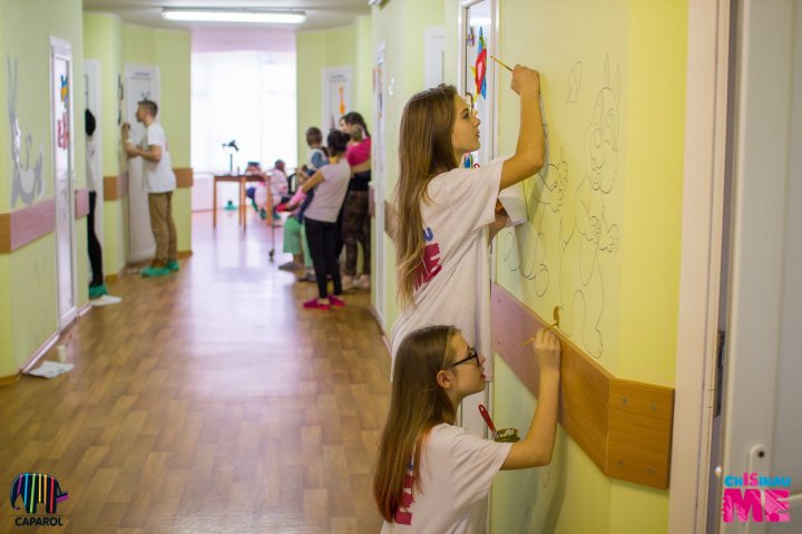 TERAPIE ÎN CULORILE COPILĂRIEI. În secţia Nr.3 a Spitalului Clinic Municipal Nr.1 au fost desenate persoanje din povești (FOTO)