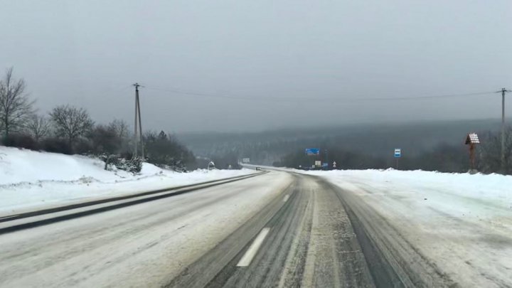 O nouă zi de ninsoare în toată ţara. Cum se circulă pe drumul spre Orhei (FOTO)
