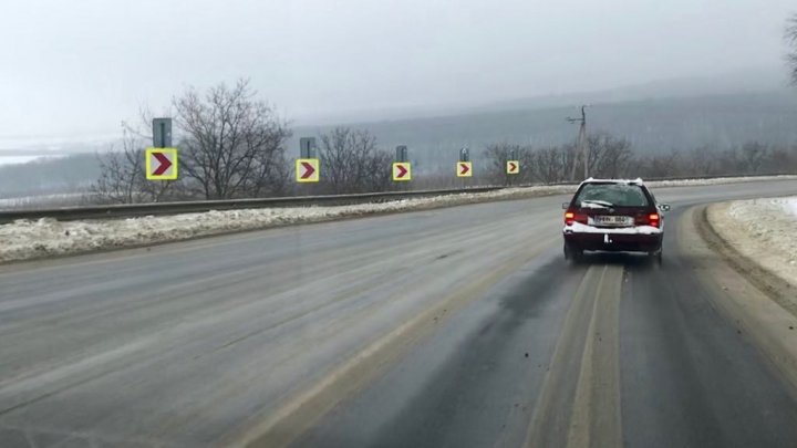 O nouă zi de ninsoare în toată ţara. Cum se circulă pe drumul spre Orhei (FOTO)