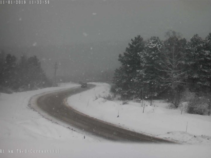 Cod galben de ninsoare abundentă în țară. Cum se circulă pe drumurile naționale (GALERIE FOTO)