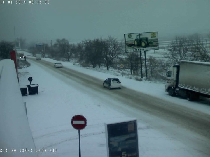 NINGE în mai multe localități din țară. Cum se circulă pe drumurile naționale (FOTO)