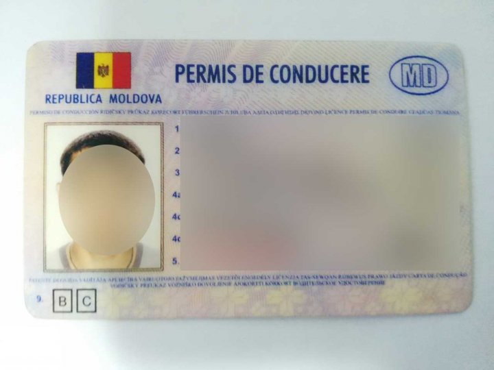 Un permis de conducere falsificat și o motocicletă, reținute la frontieră. Ce riscă posesorii (FOTO)