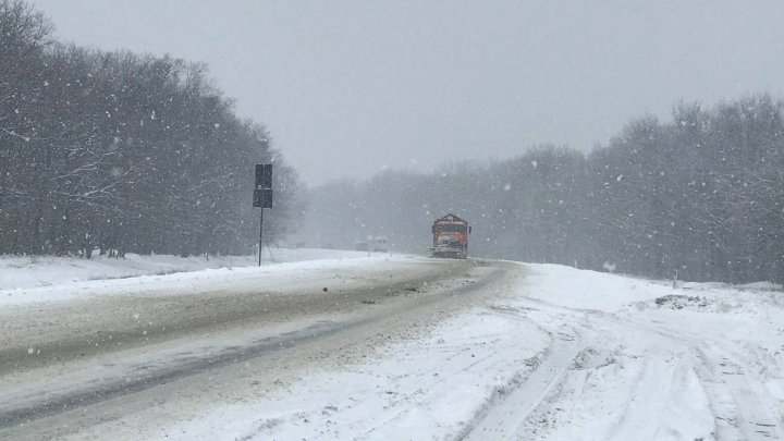 NINGE în mai multe localități din țară. Cum se circulă pe drumurile naționale (FOTO)