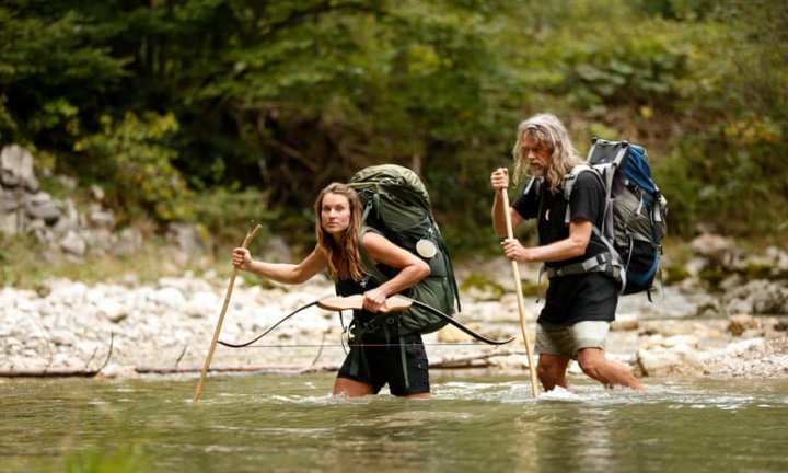 Vâna ca să aibă ce mânca şi a luat totul de la zero într-o viaţă ruptă de lume. Profesoara care a trăit 8 ani în pădure (FOTO)