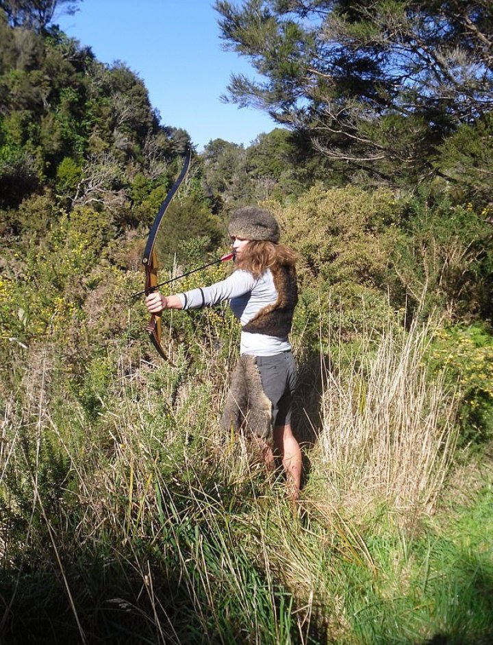 Vâna ca să aibă ce mânca şi a luat totul de la zero într-o viaţă ruptă de lume. Profesoara care a trăit 8 ani în pădure (FOTO)