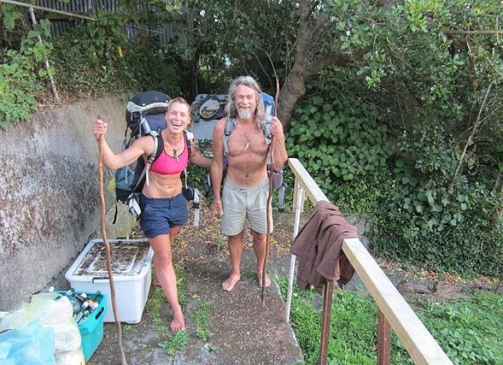 Vâna ca să aibă ce mânca şi a luat totul de la zero într-o viaţă ruptă de lume. Profesoara care a trăit 8 ani în pădure (FOTO)