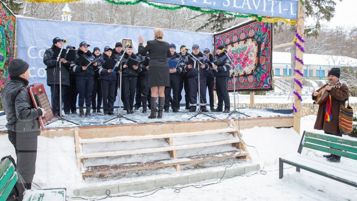 Festivalul colindelor la Manastirea Tiganesti (FOTOREPORT)