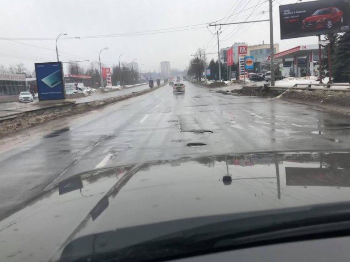 ATENŢIE, şoferi! PERICOLUL DE PE VIADUCT, gropile în care conducătorii auto îşi pot rupe maşina (FOTO)