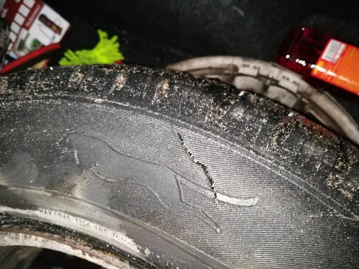 ATENŢIE, şoferi! PERICOLUL DE PE VIADUCT, gropile în care conducătorii auto îşi pot rupe maşina (FOTO)